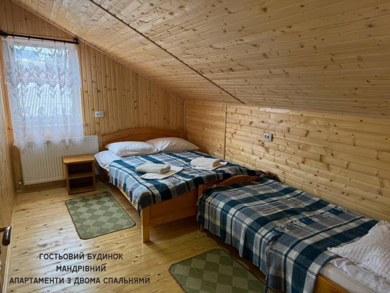 Guest House Mandrivnyi Rooms&Apartments Yasinya Exterior photo