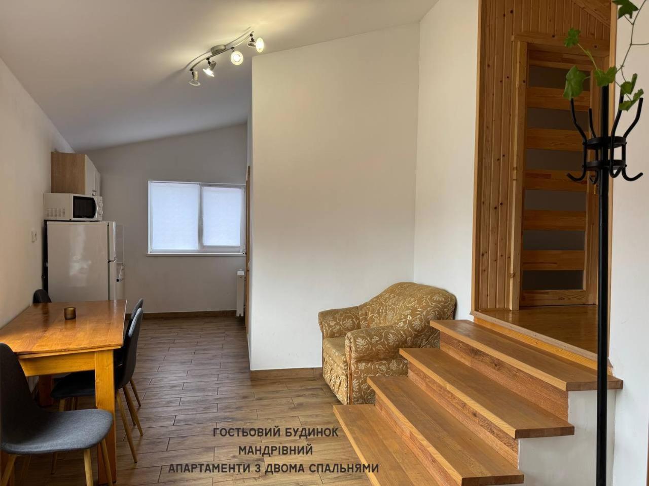 Guest House Mandrivnyi Rooms&Apartments Yasinya Exterior photo