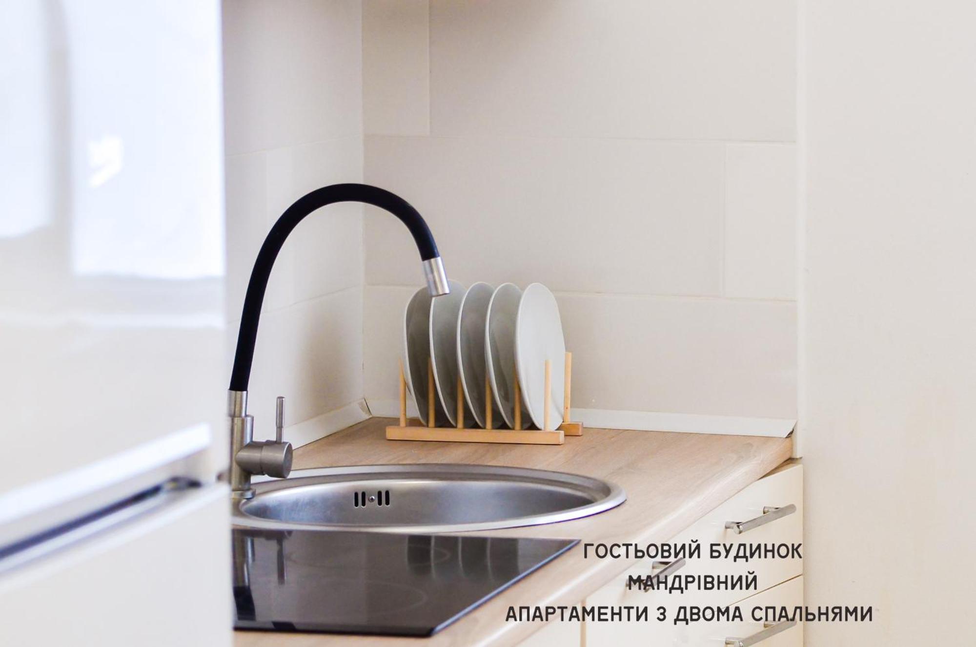 Guest House Mandrivnyi Rooms&Apartments Yasinya Exterior photo