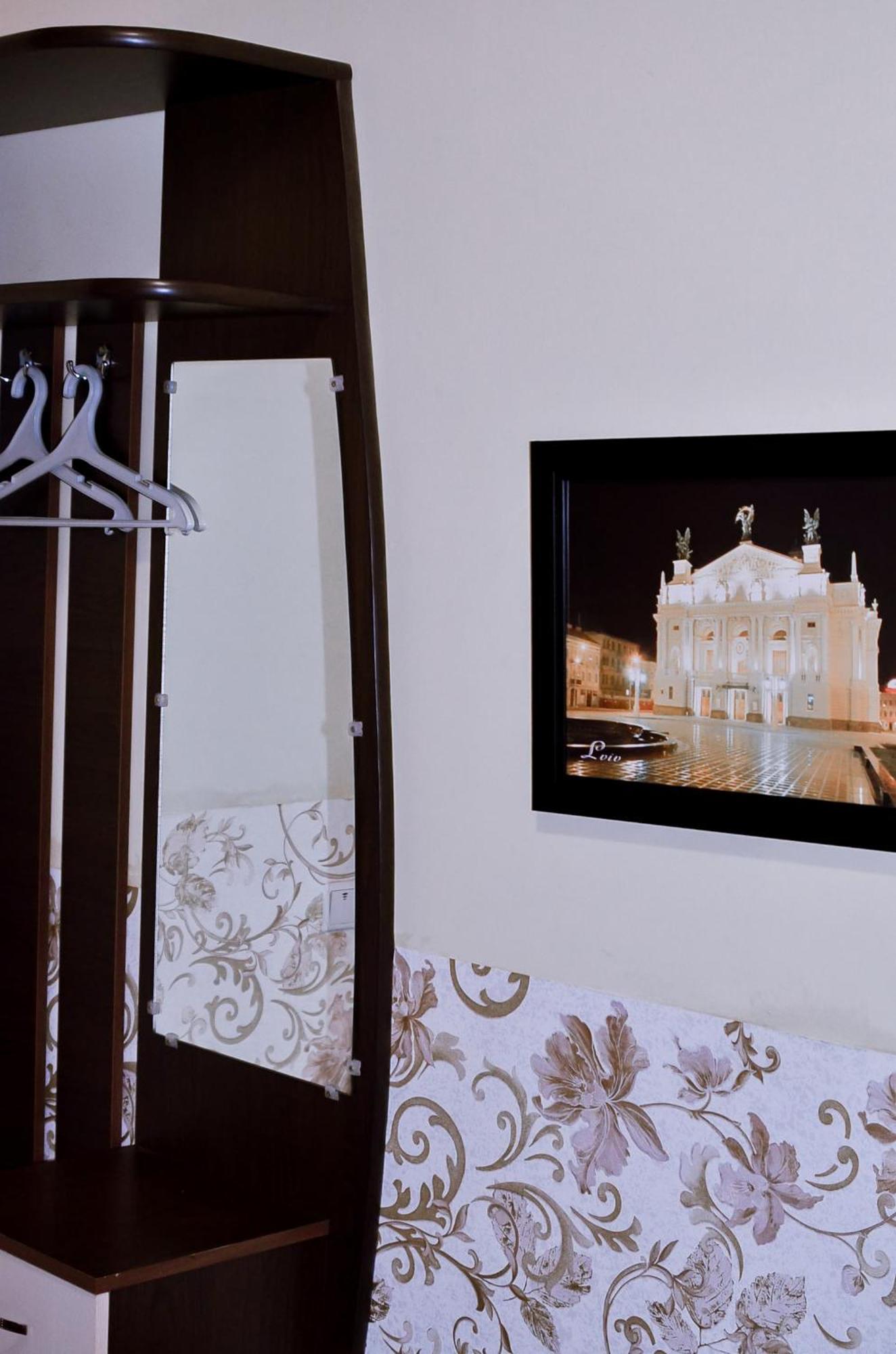Guest House Mandrivnyi Rooms&Apartments Yasinya Exterior photo